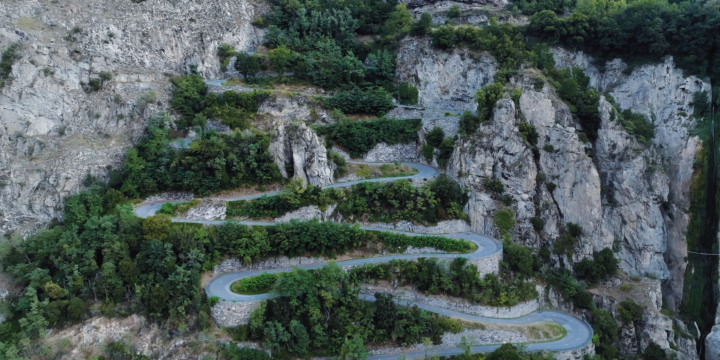 Col du Chaussy – Alpenpass mit Kurvenspaß: Die Auffahrt über die „Lacets du Montvernier“